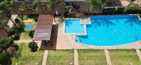 N02. Large pool apartment