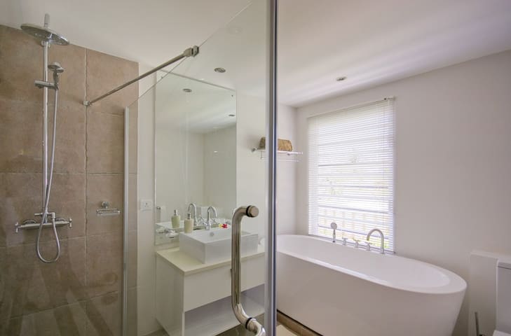 Luxury Ocean managed Airbnb listing 1
