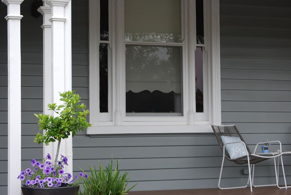 The front verandah is close to this guest room.