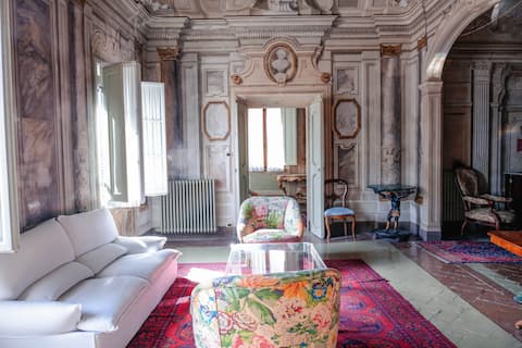 Top performing Airbnb: Luxury frescoed apartment in the historical center in Siena
