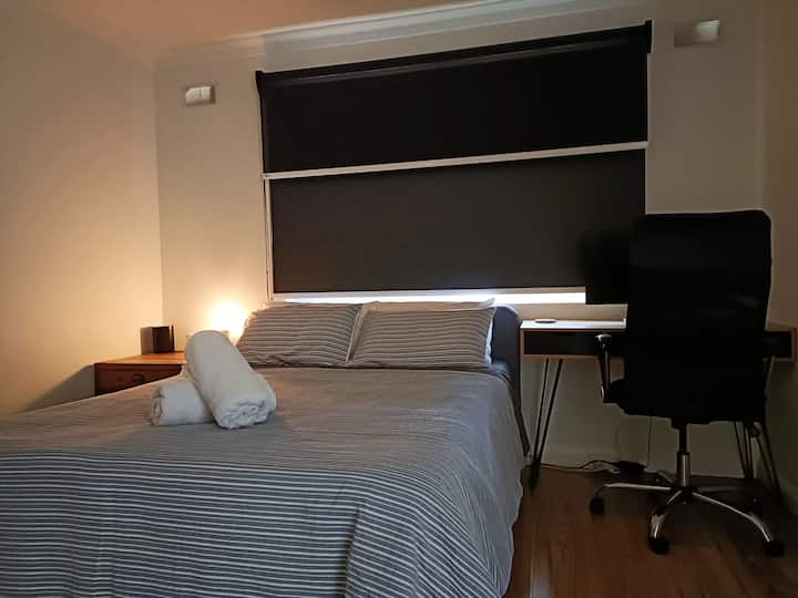 Seconda camera da letto con spazio di lavoro