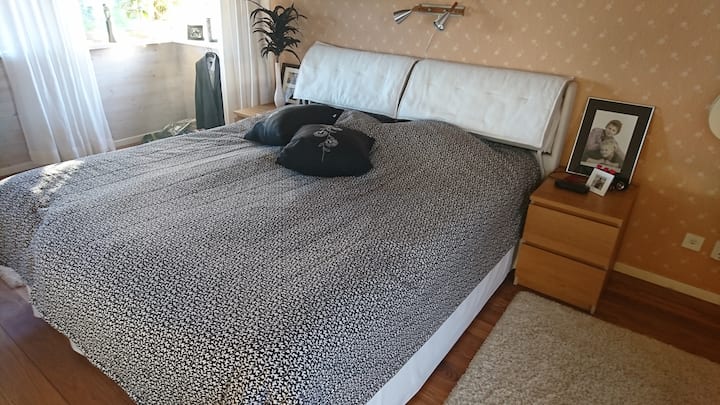 Dormitorio principal, cama doble de 180 cm