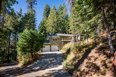 Tree Top Cabin - 2 miles to Yosemite's South Gate!