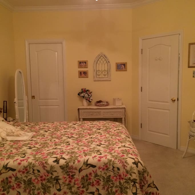 Bedroom Picture 3