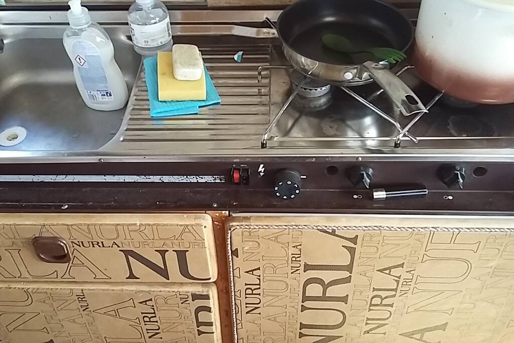 kitchen/fridge/sink