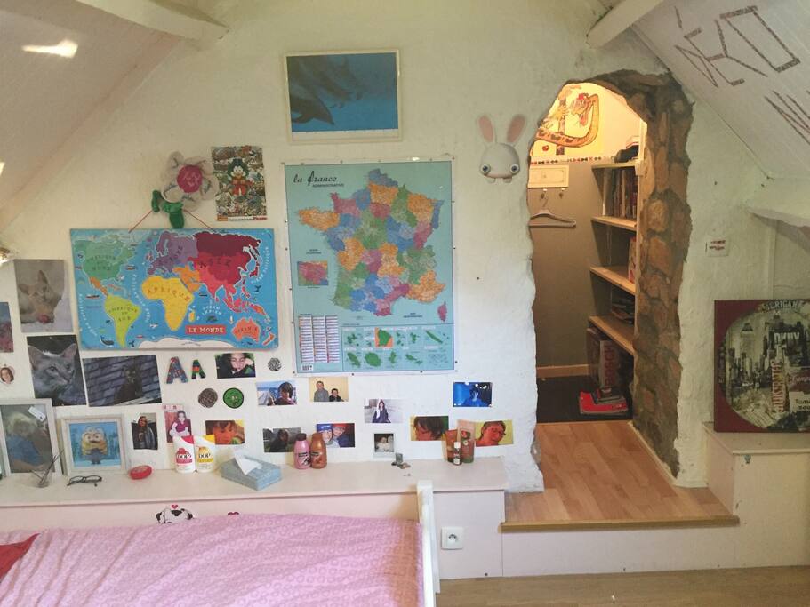 chambre 2 (à l'étage sous le toit, lit 1 place + 1 matelas sous le lit)