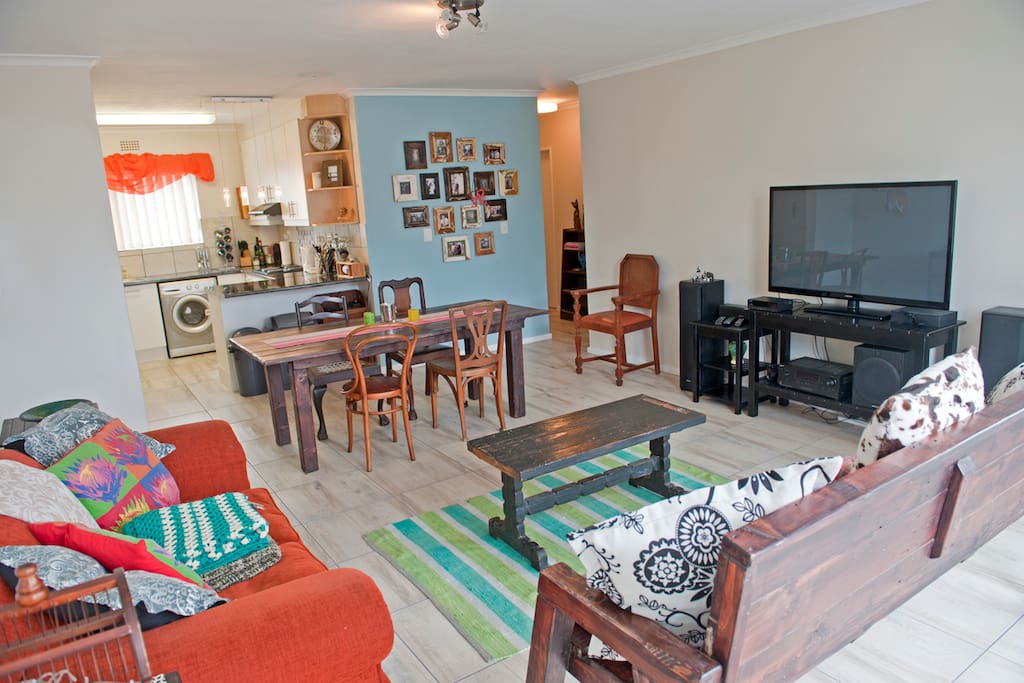 Open plan lounge, dining room and kitchen