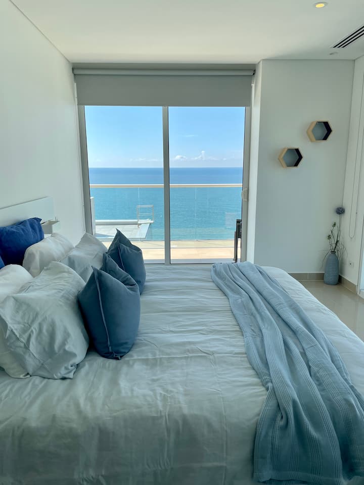 Chumba kikuu kina ufikiaji wa baraza (vyumba vyote vinafanya hivyo)