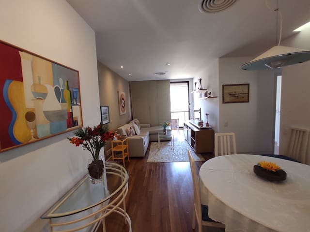 Flat vista praia: conforto no posto 10 Ipanema