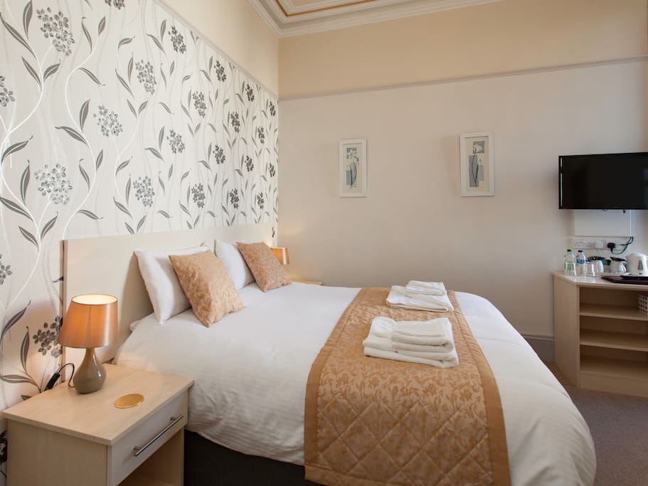 King size Ground Floor Bedroom