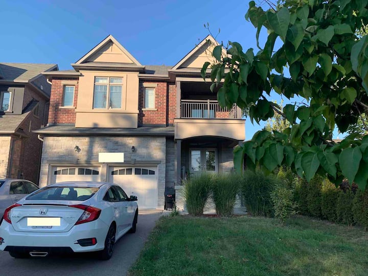 Newly Renovated 900s.f. Basement Suite - Mississauga