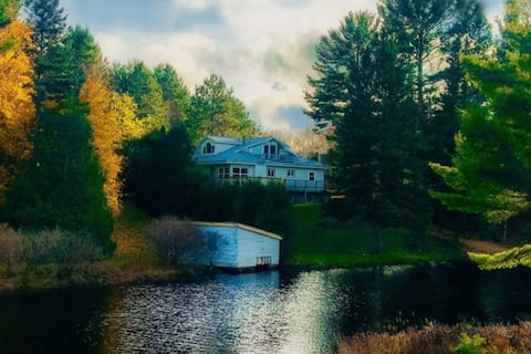 Sand River • Lake Superior Views • Kayaks • Sauna