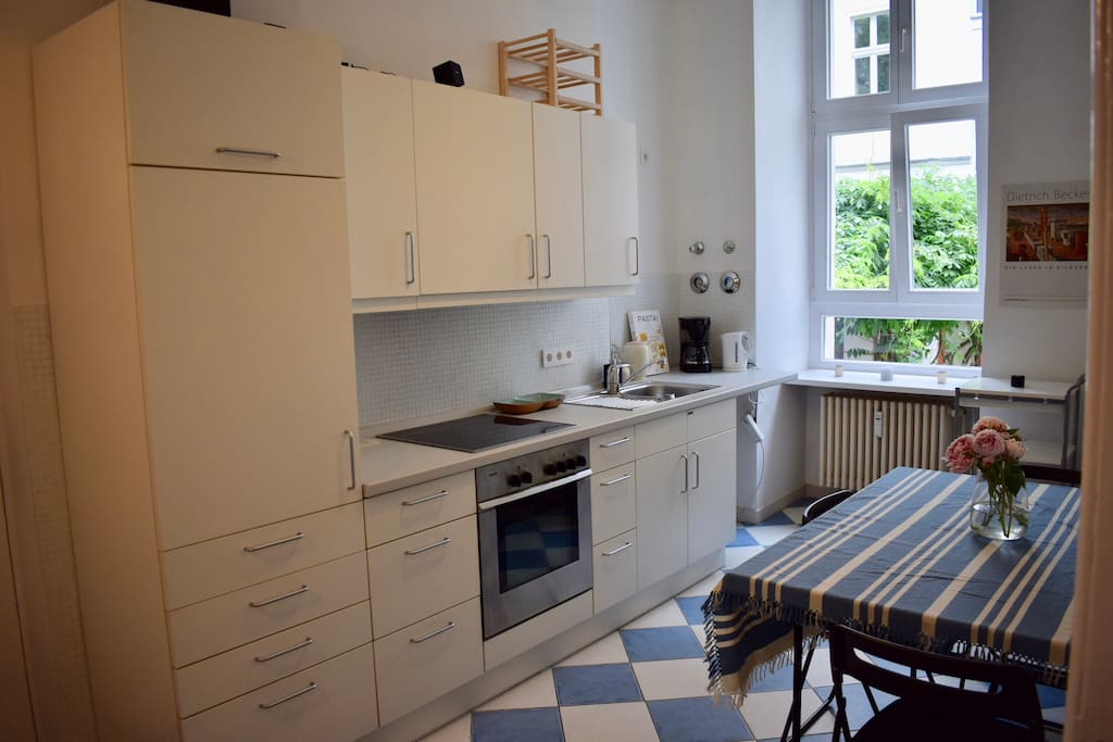 Küche (Blick gen Innenhof)