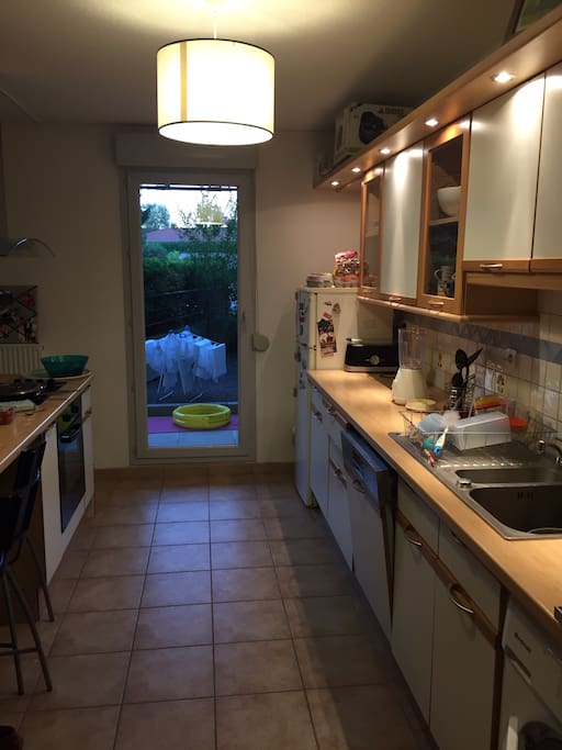 Cuisine équipée à votre disposition avec de nombreux appareils électroménagers. ( crêpière, raclette, gaufrier...)