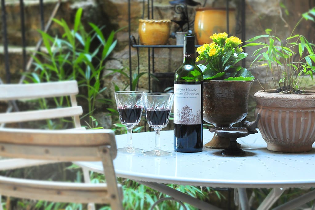 Un patio idéal pour la farniente.