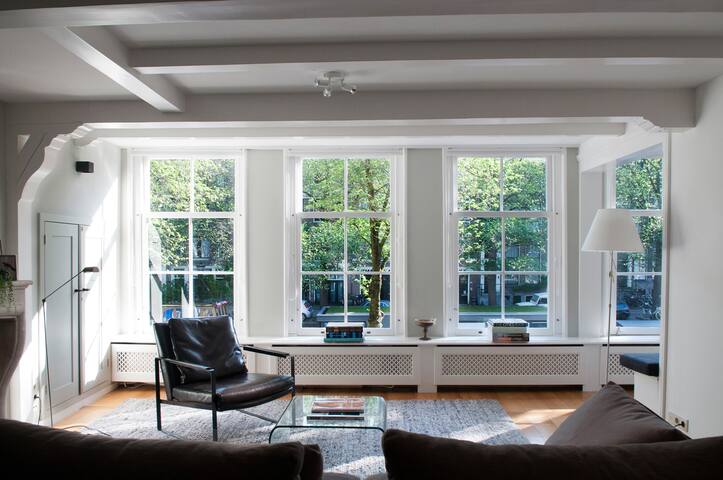 Canal house apartment in famous Jordaan district gallery image 2