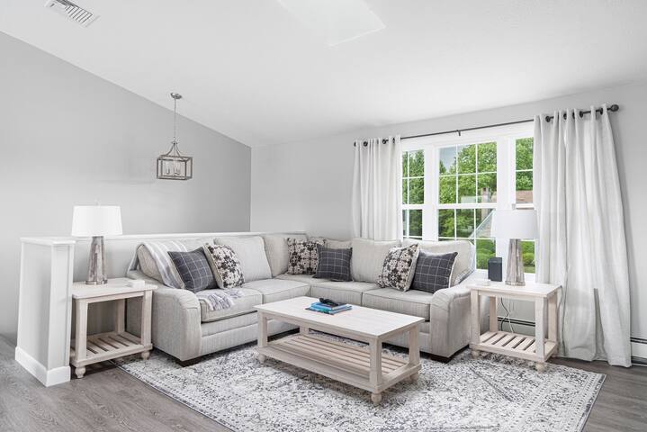 Walk to Beach. Newly Renovated. A/C gallery image 2