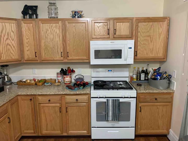 Room 4 | Near Airport, Hospitals, Colleges, Mall - Buffalo, NY