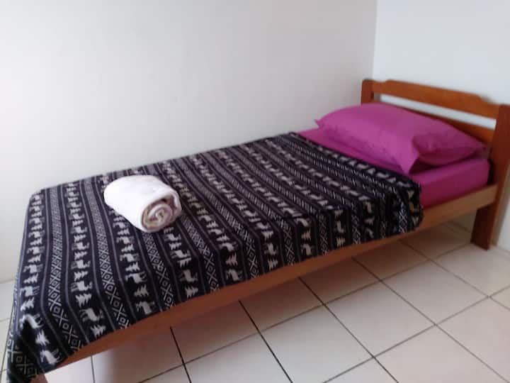 dormitorio 3 sin  aire acondicionado . Solo ventilador en el techo. 