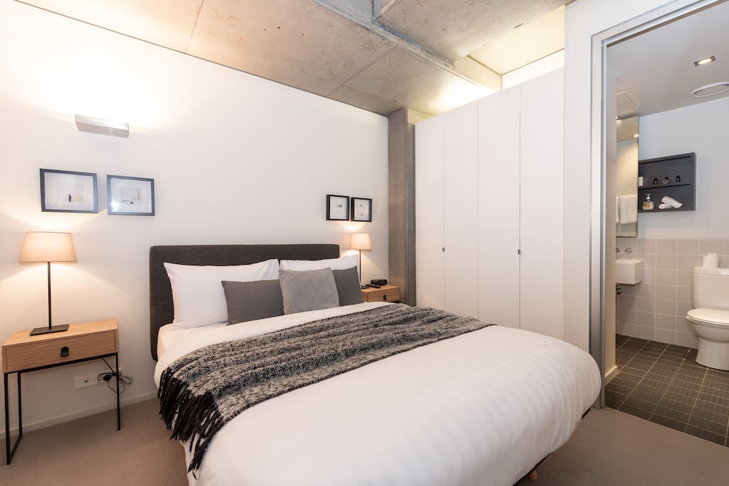 Main bedroom with ensuite bathroom