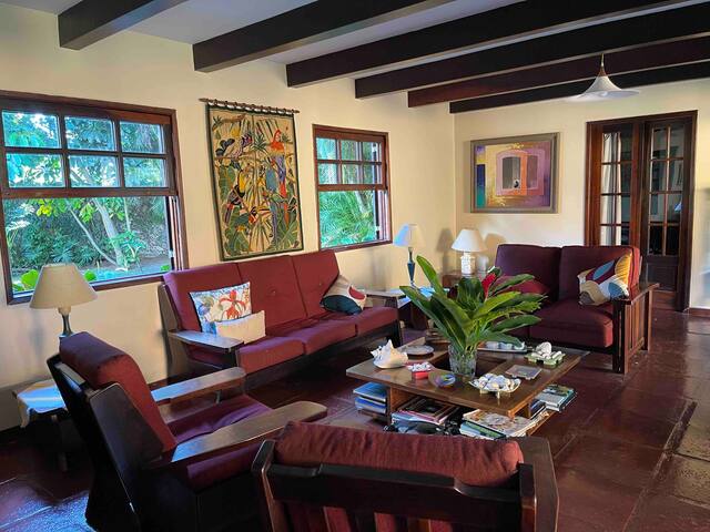 Tropical sun filled house & pool gallery image 4