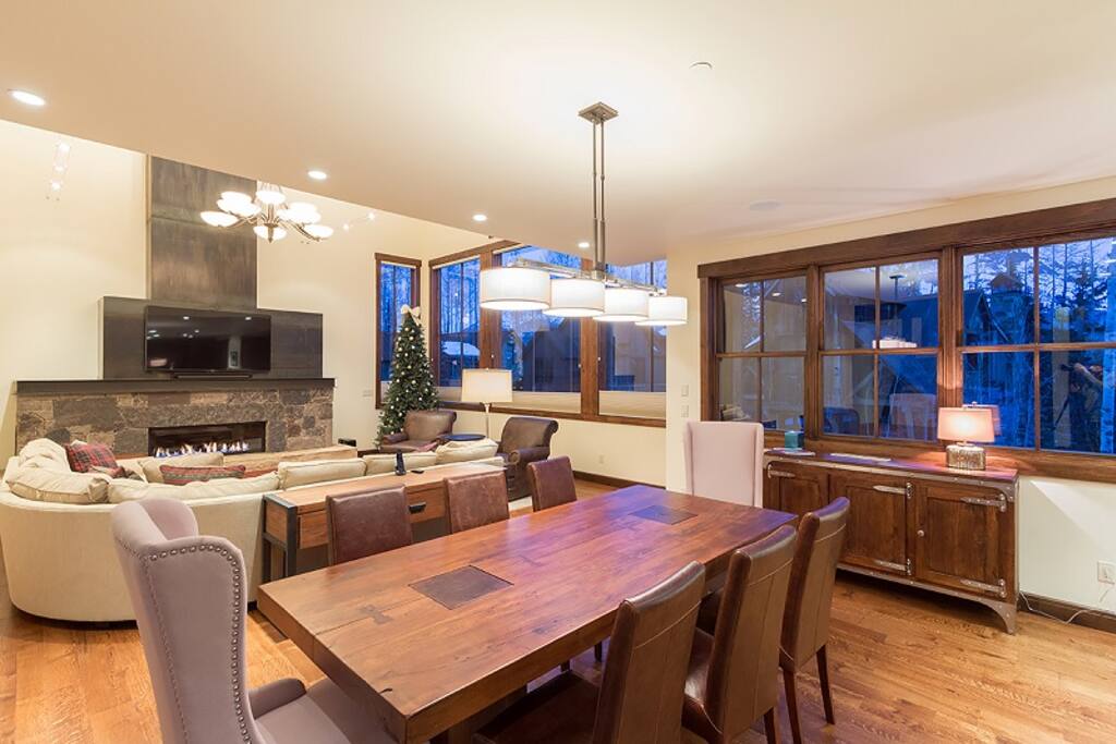 20 Trails Edge - Formal dining area between kitchen and living room