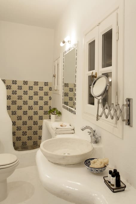 Private ensuite bathroom