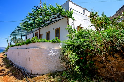 Traditional Seaside House in Plakes