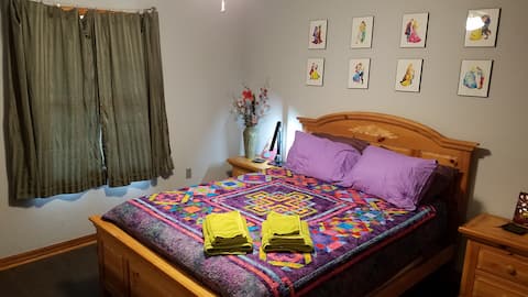 Serenity Bed & Barn - Royal Room