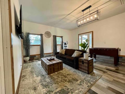 Up North Getaway Centrally Located With Hot Tub
