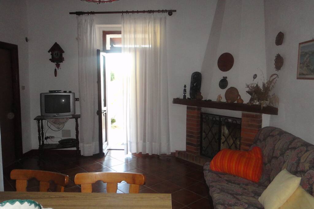cucina e soggiorno
con divano letto