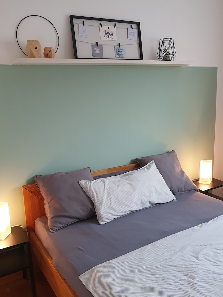 غرفة النوم الثانية
سرير 1.40 × 2.00