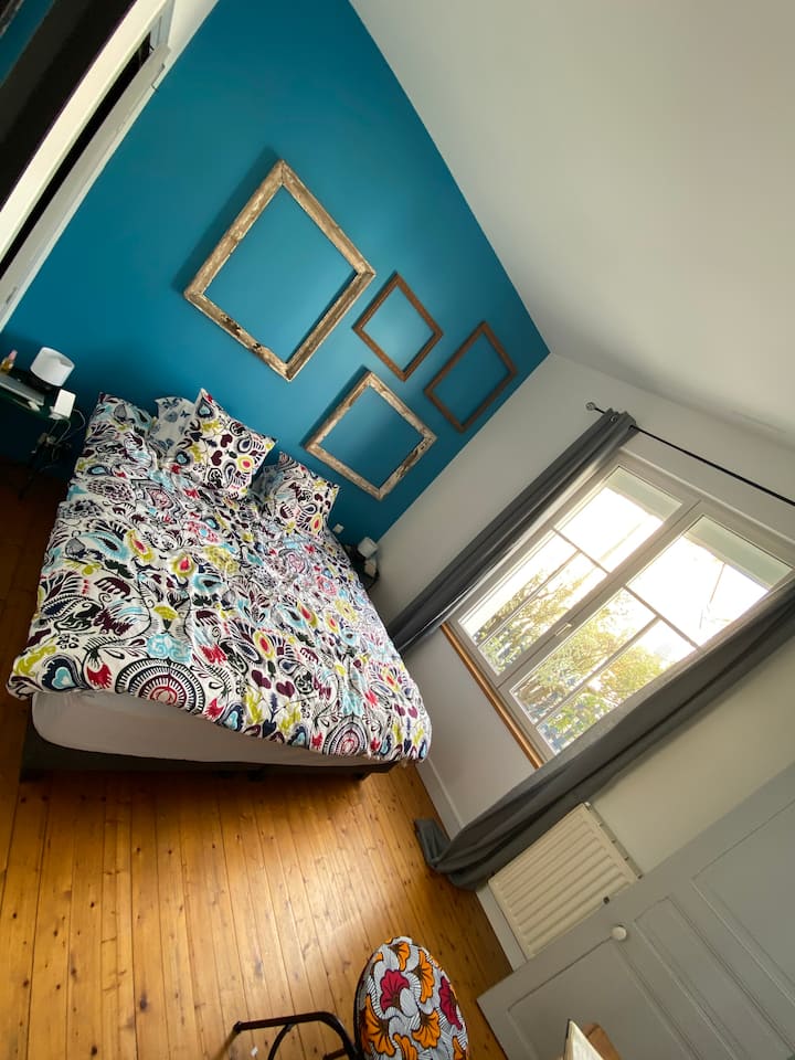 一楼卧室床180厘米