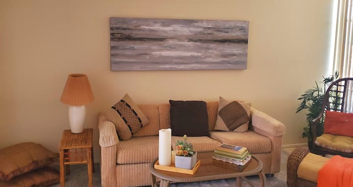 Divan i rehatshëm për vizitorët