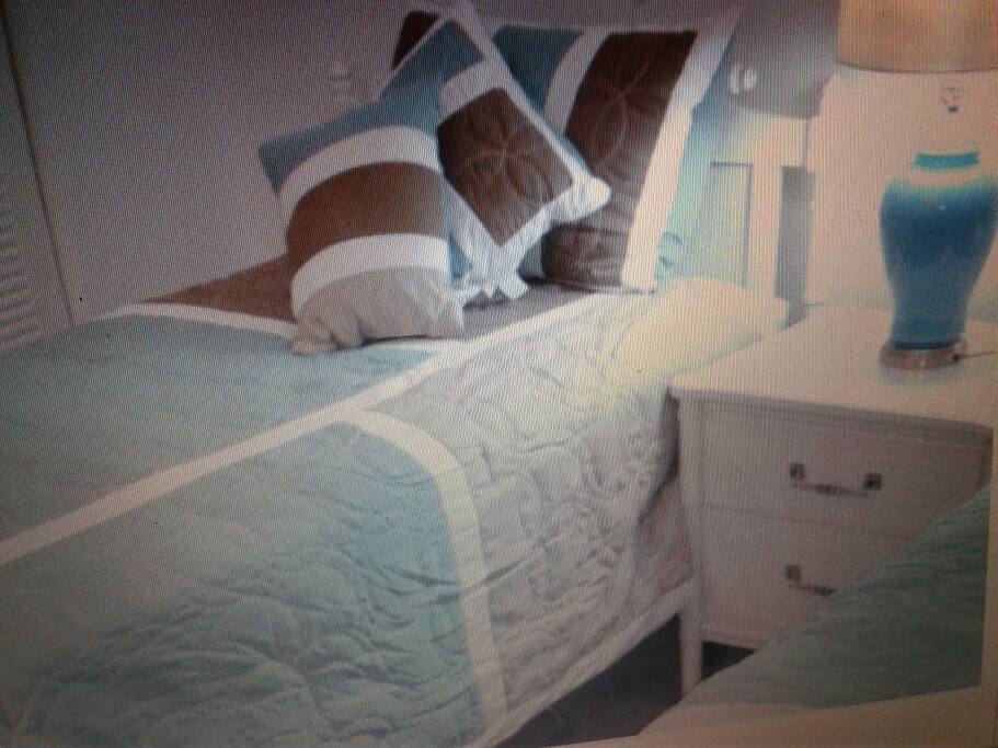 Twin bedroom