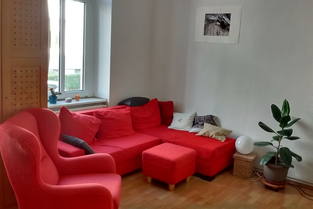großes Wohnzimmer mit Schlafsofa