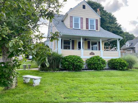 Private Waterfront Home on Narragansett Bay!