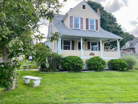 Private Waterfront Home on Narragansett Bay!