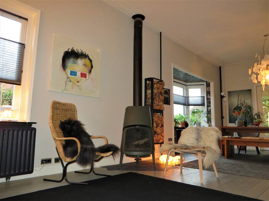 Fireplace in the livingroom. You'll get a big bucket with wood.