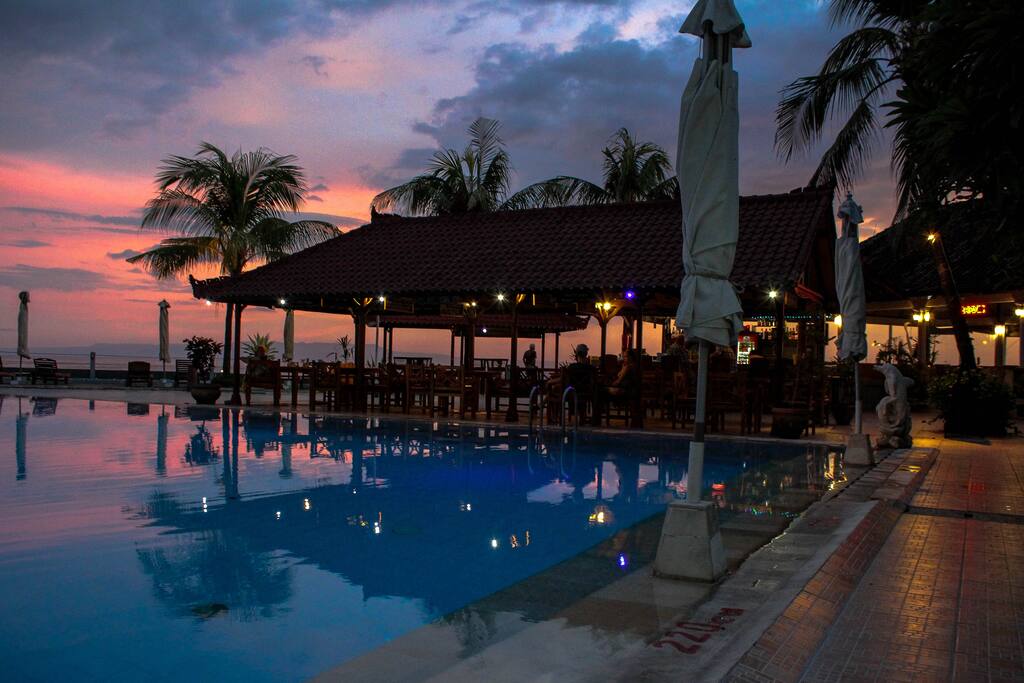 Pool Views 2