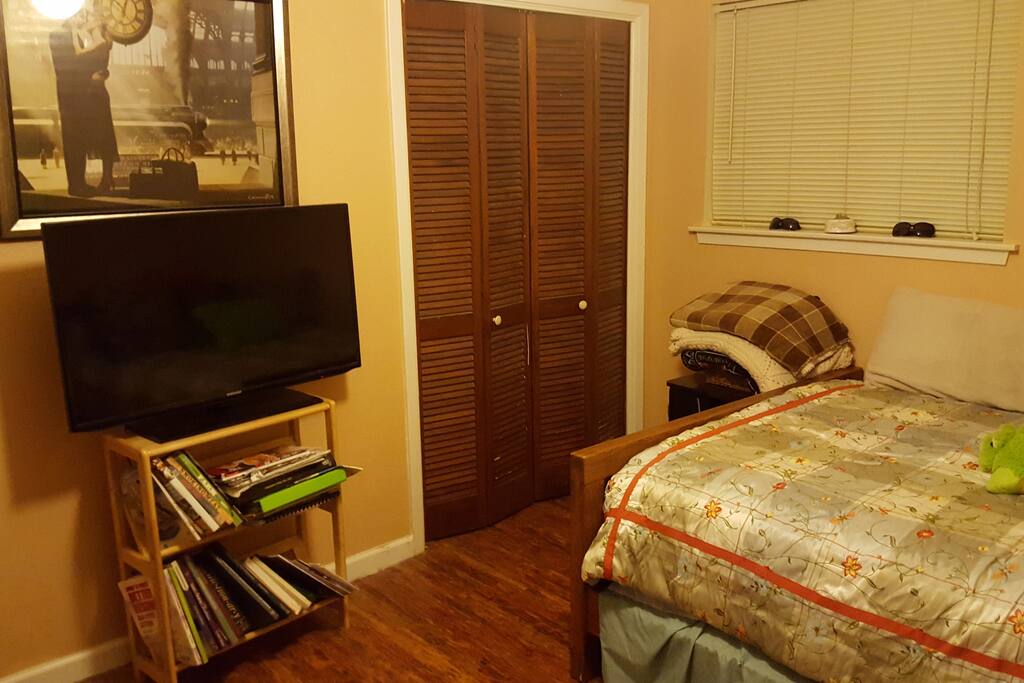 40" flat screen complete with google chrome!