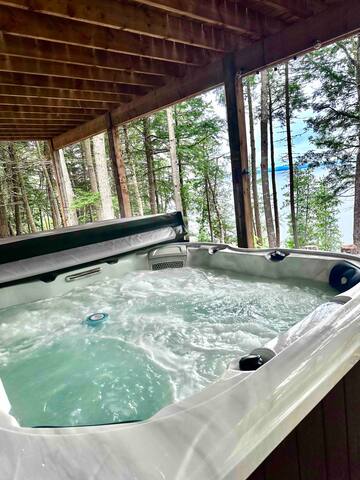 Private Lakefront Escape with Hot Tub, Sauna gallery image 4