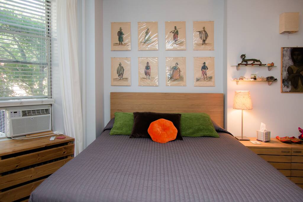 comfortable queen size bed