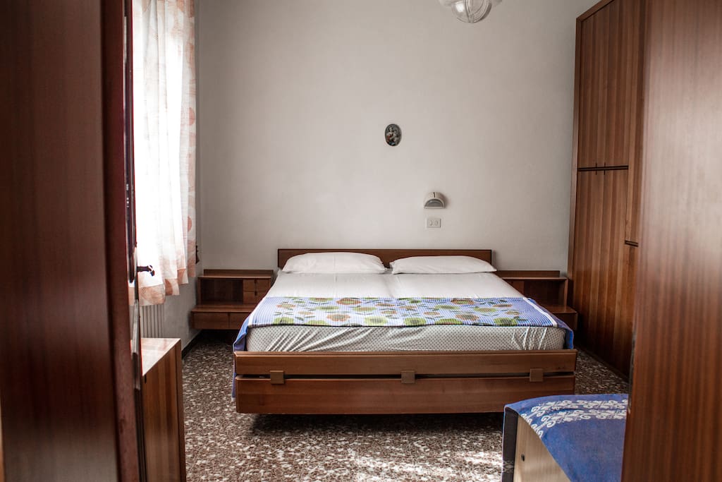 camera da letto con matrimoniale + letto singolo