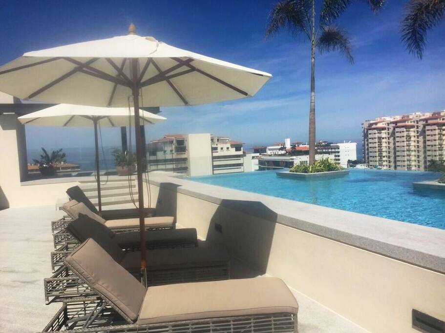 LOUNGING AREA AT ROOF TOP POOL