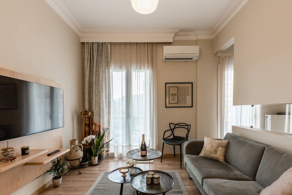 Stepping into the livingroom area
