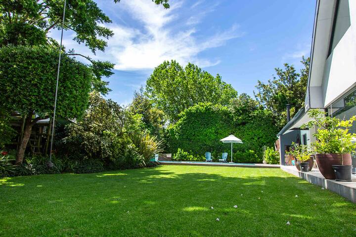 5 bedroom house with a supertube gallery image 5