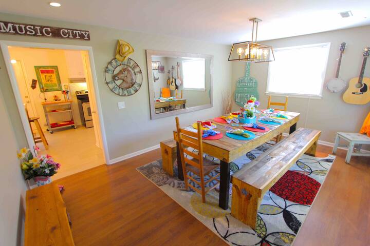 Music City Retreat just minutes away from Broadway gallery image 2