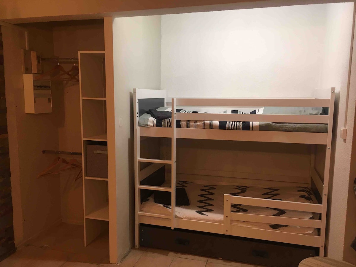 Lit superposé en cabine, couchage 160cm de long