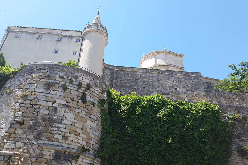 le gîte est au pied du château